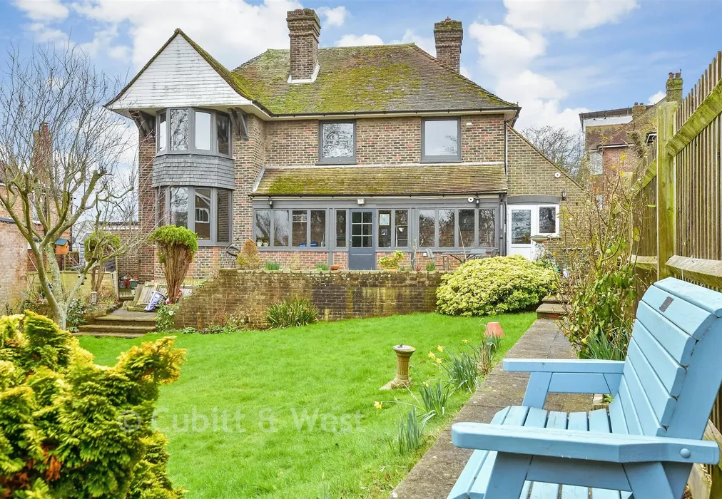 External Lifestyle Photograph - First Avenue, Newhaven, East Sussex - Wards of Kent