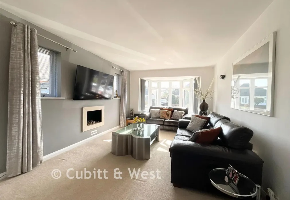 Lounge - Harwood Avenue, Goring-By-Sea, Worthing, West Sussex - Wards of Kent