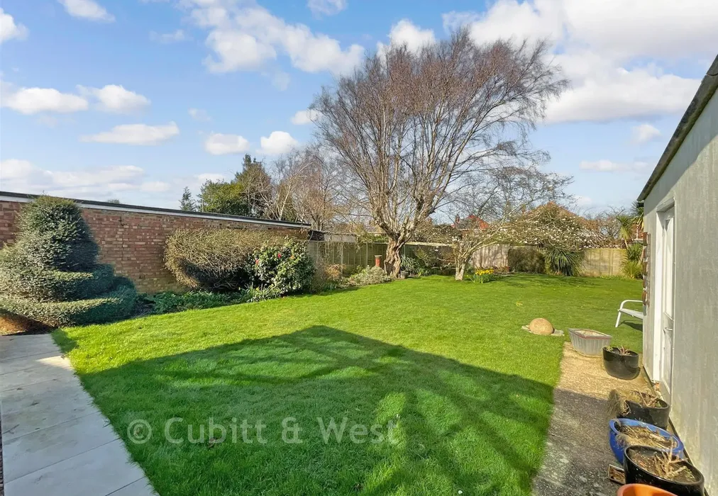Garden 1 - Harwood Avenue, Goring-By-Sea, Worthing, West Sussex - Wards of Kent