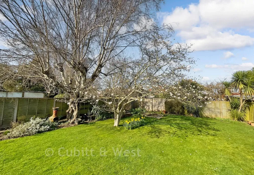 Garden 4 - Harwood Avenue, Goring-By-Sea, Worthing, West Sussex - Wards of Kent