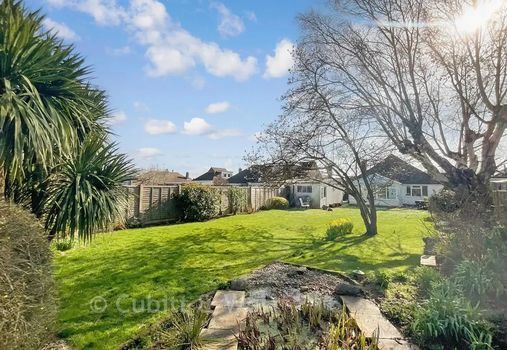 Garden 6 - Harwood Avenue, Goring-By-Sea, Worthing, West Sussex - Wards of Kent