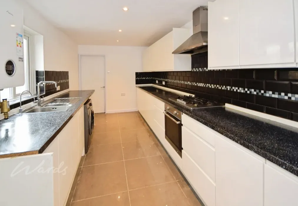 livingstone kitchen - Livingstone Road Gillingham ME7 - Wards of Kent