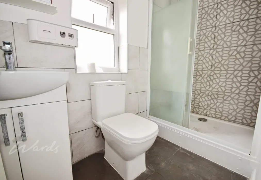 livingstone showe... - Livingstone Road Gillingham ME7 - Wards of Kent