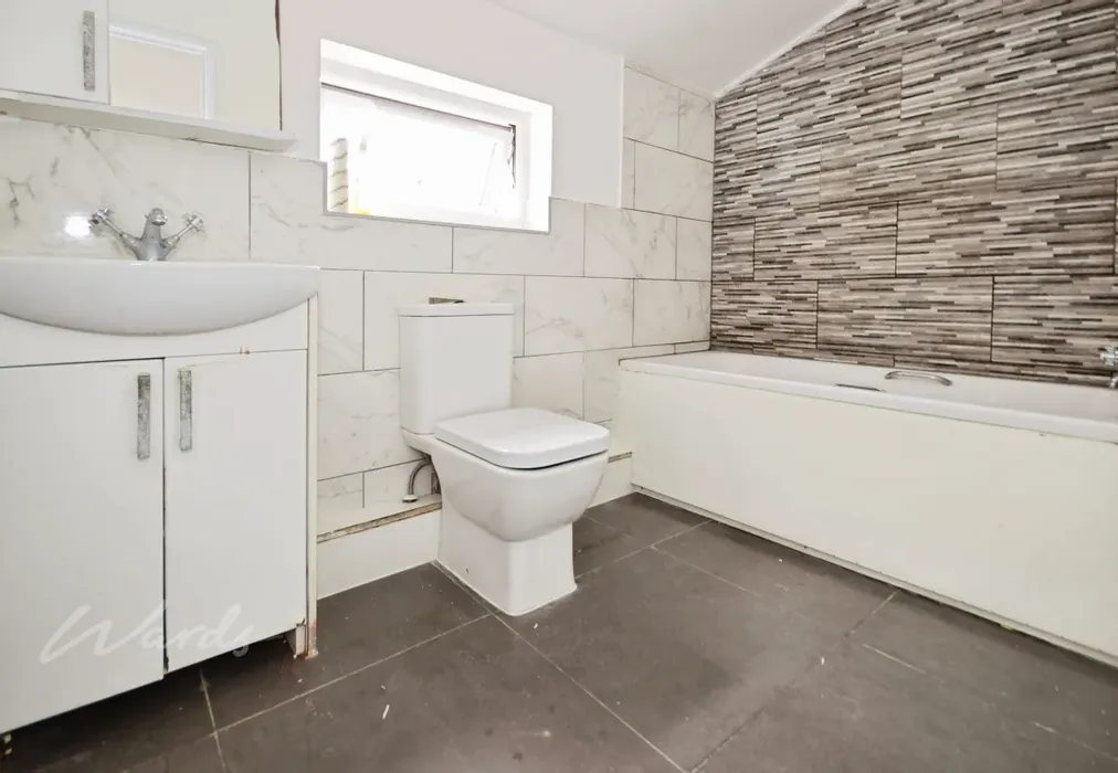 livingstone bathr... - Livingstone Road Gillingham ME7 - Wards of Kent