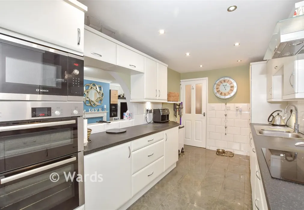 Kitchen - Laburnum Drive, Larkfield, Aylesford, Kent - Wards of Kent