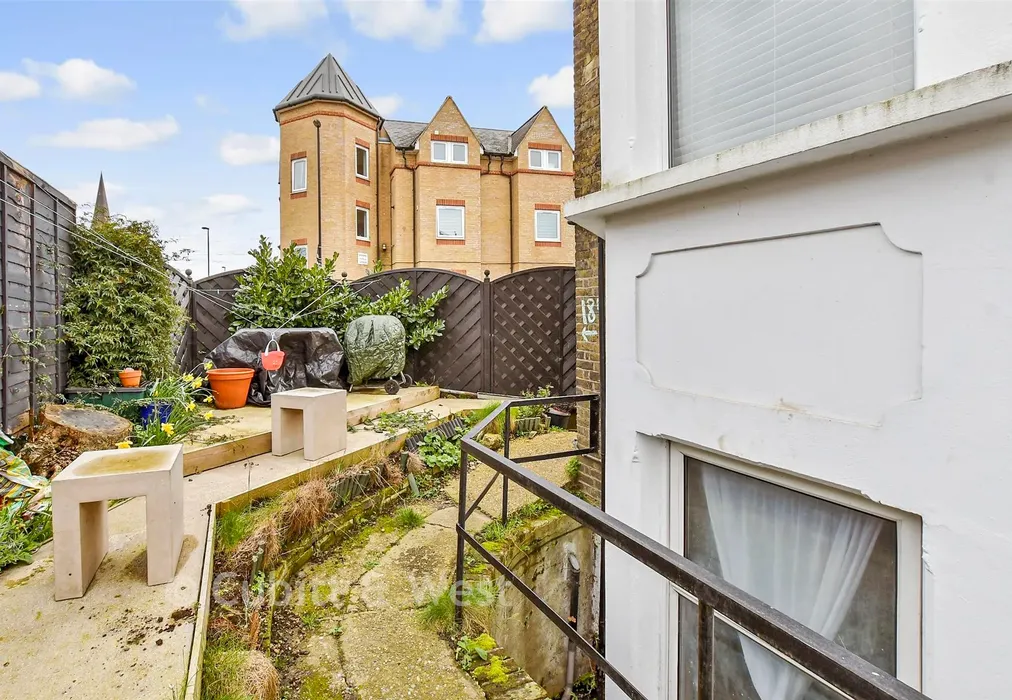 Front Garden - Campbell Road, Croydon, Surrey - Wards of Kent