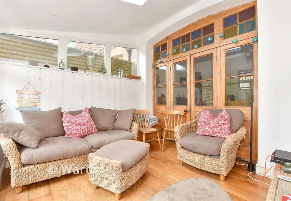 Sun Room - Seabrook Road, Hythe, Kent - Wards of Kent