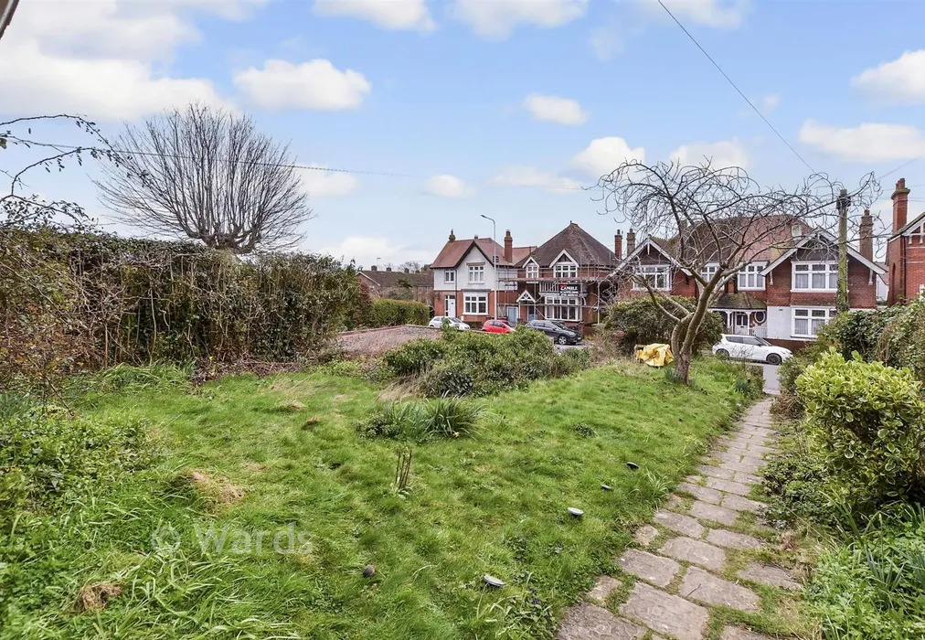 Front Garden - Seabrook Road, Hythe, Kent - Wards of Kent
