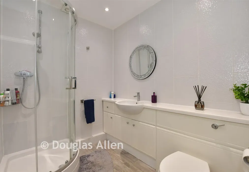 Shower Room - Broomwood Gardens, Pilgrims Hatch, Brentwood, Essex - Wards of Kent