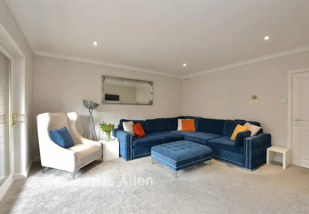 Lounge - Broomwood Gardens, Pilgrims Hatch, Brentwood, Essex - Wards of Kent