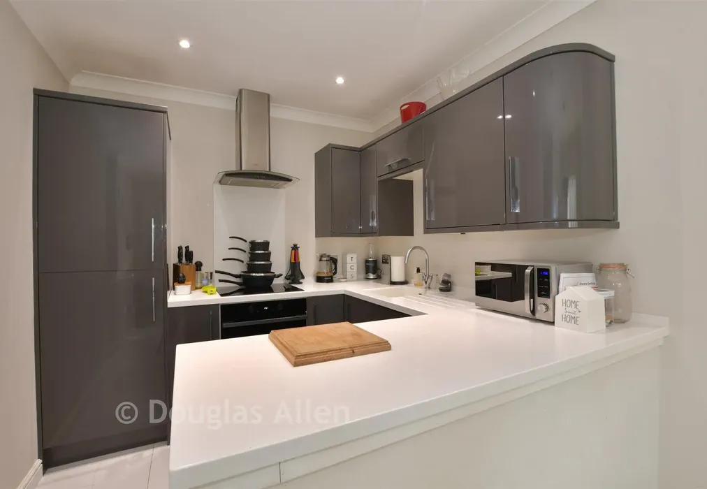 Kitchen - Broomwood Gardens, Pilgrims Hatch, Brentwood, Essex - Wards of Kent