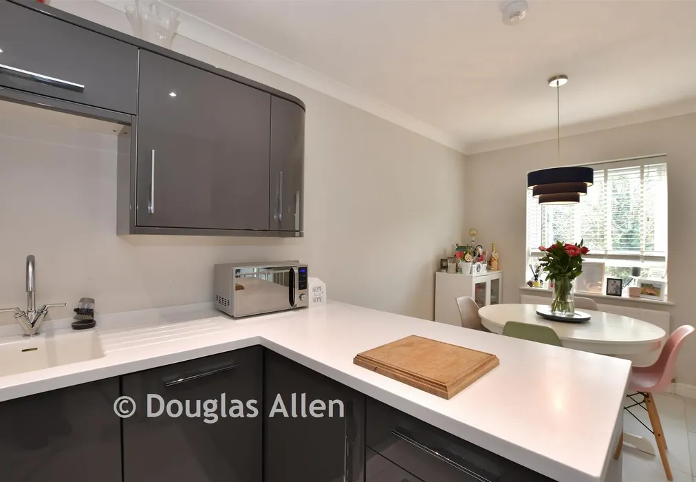 Kitchen - Broomwood Gardens, Pilgrims Hatch, Brentwood, Essex - Wards of Kent
