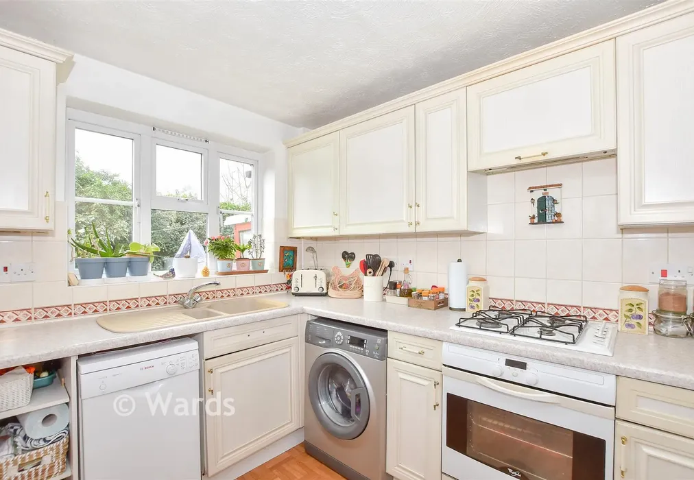 Kitchen - Albert Reed Gardens, Tovil, Maidstone, Kent - Wards of Kent
