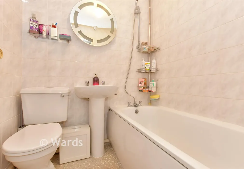 Bathroom - Market Place, Aylesham, Canterbury, Kent - Wards of Kent