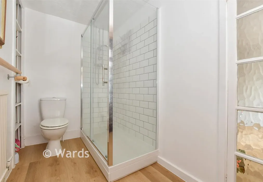 Shower Room - New Street, Herne Bay, Kent - Wards of Kent
