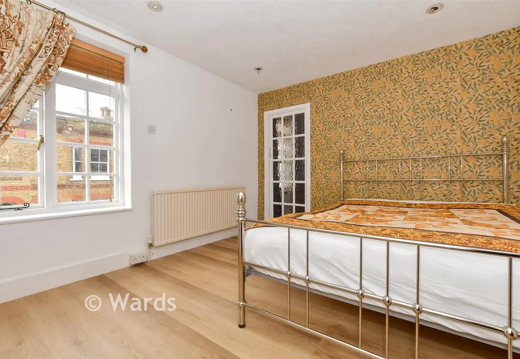 Bedroom 1 - New Street, Herne Bay, Kent - Wards of Kent