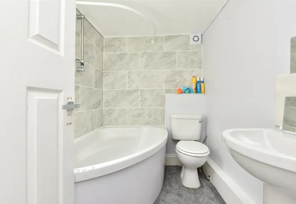 Bathroom - Tower Hill, Dover, Kent - Wards of Kent