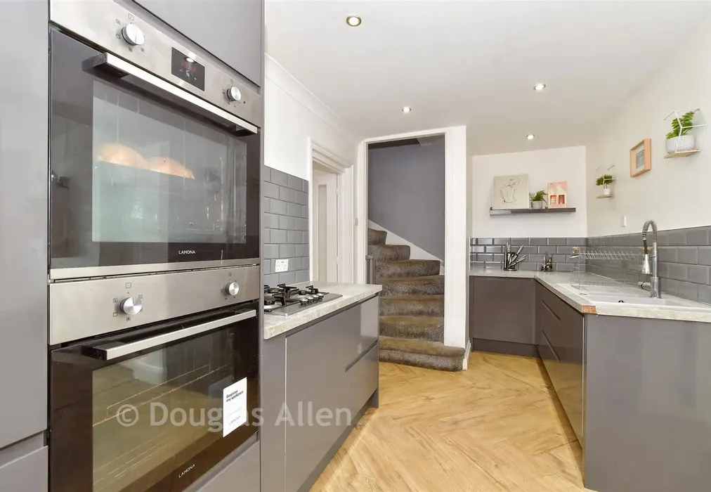 Kitchen - Hainault Road, Chadwell Heath, Essex - Wards of Kent