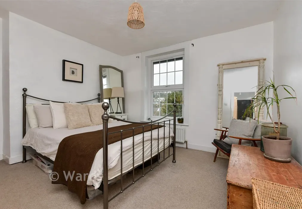 Bedroom 1 - Tower Hill, Dover, Kent - Wards of Kent