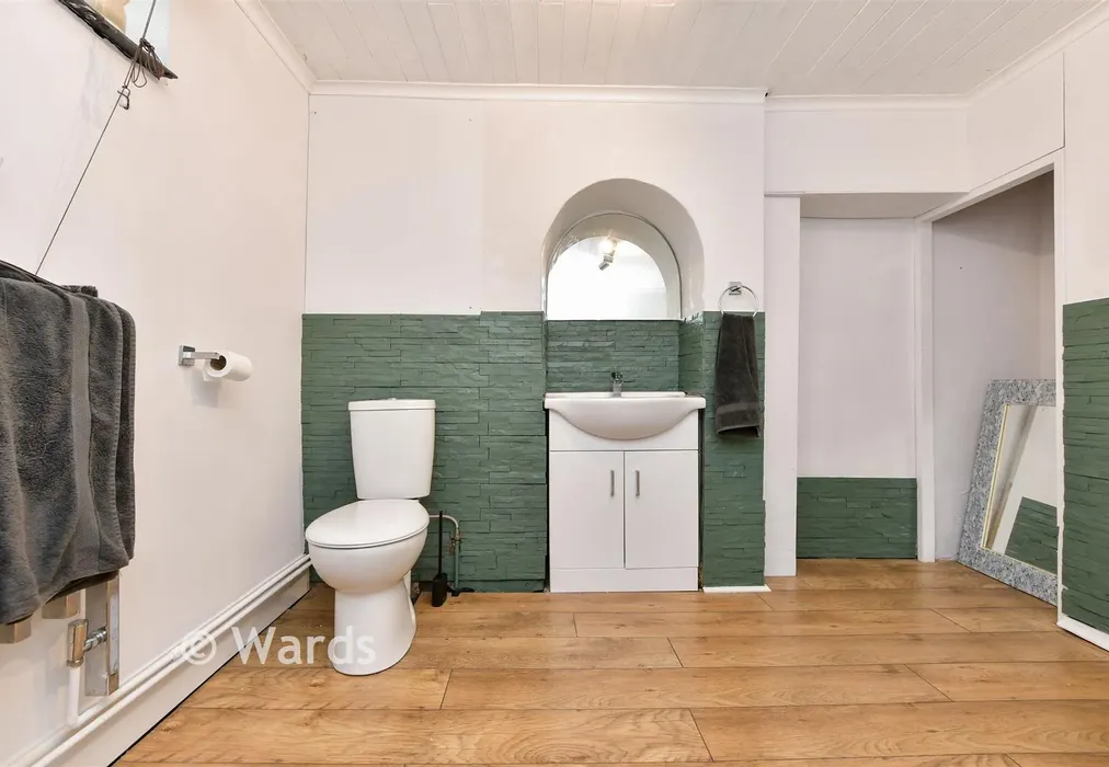 Bathroom - Tower Hill, Dover, Kent - Wards of Kent