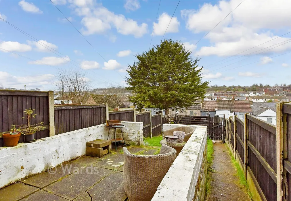 Rear Garden - Tower Hill, Dover, Kent - Wards of Kent