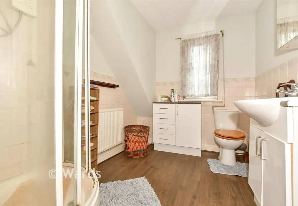 En-Suite Shower Room - Downs Road, East Studdal, Dover, Kent - Wards of Kent