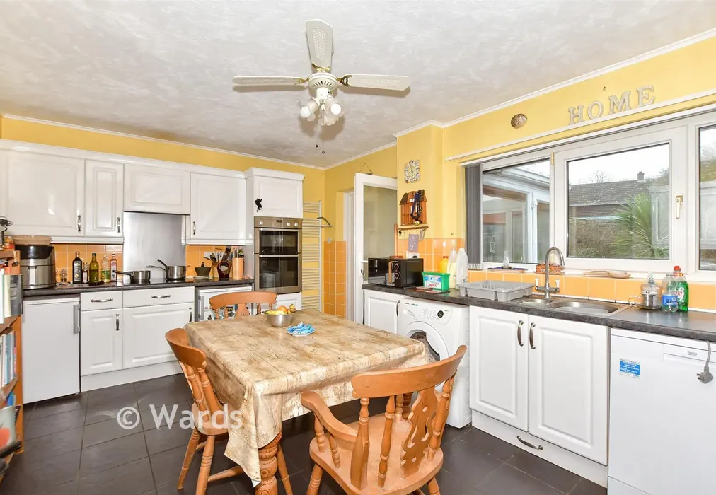 Kitchen - Downs Road, East Studdal, Dover, Kent - Wards of Kent