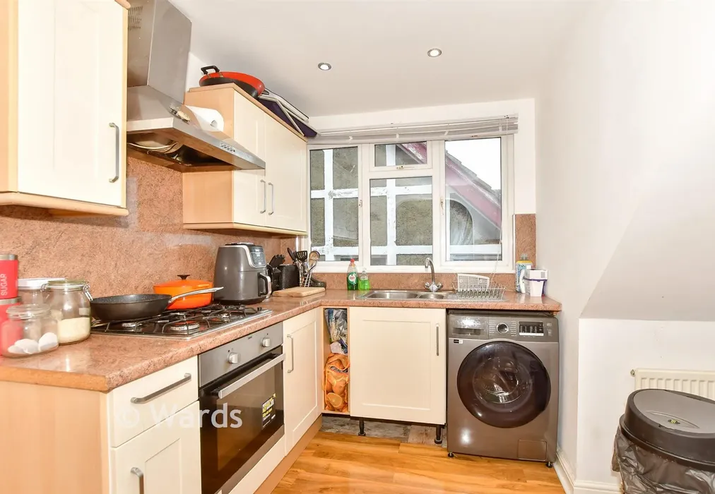 Kitchen - Connaught Road, Folkestone, Kent - Wards of Kent