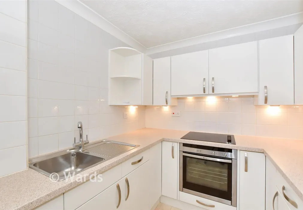 Kitchen - Woodbury Lane, Tenterden, Kent - Wards of Kent