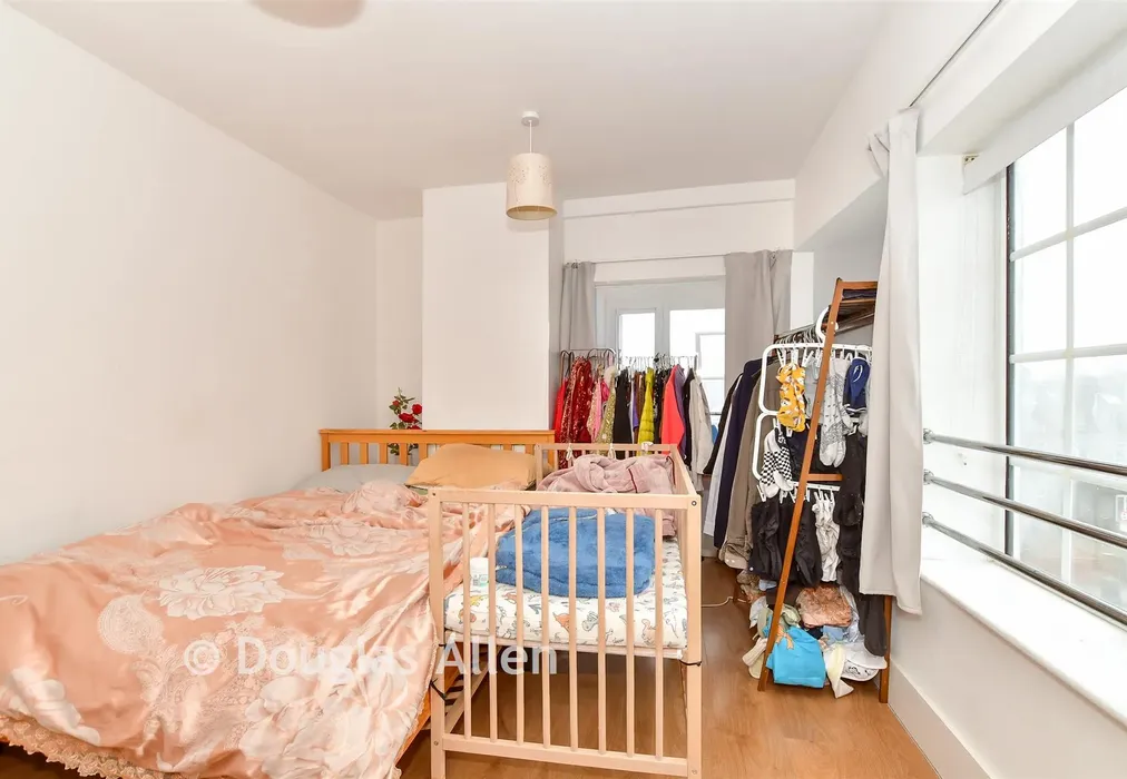 Bedroom 1 - High Street, Barkingside, Ilford, Essex - Wards of Kent