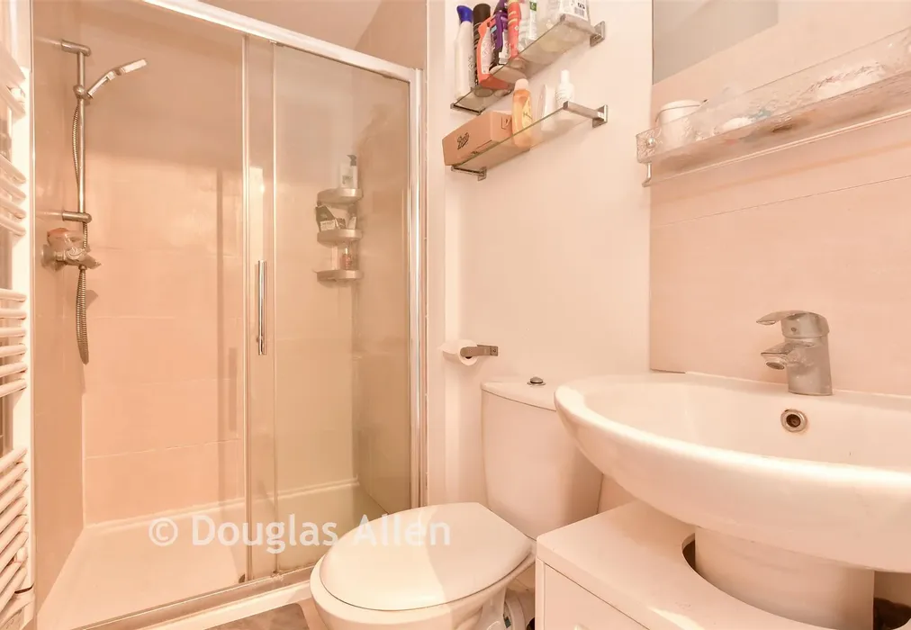 Shower Room - High Street, Barkingside, Ilford, Essex - Wards of Kent