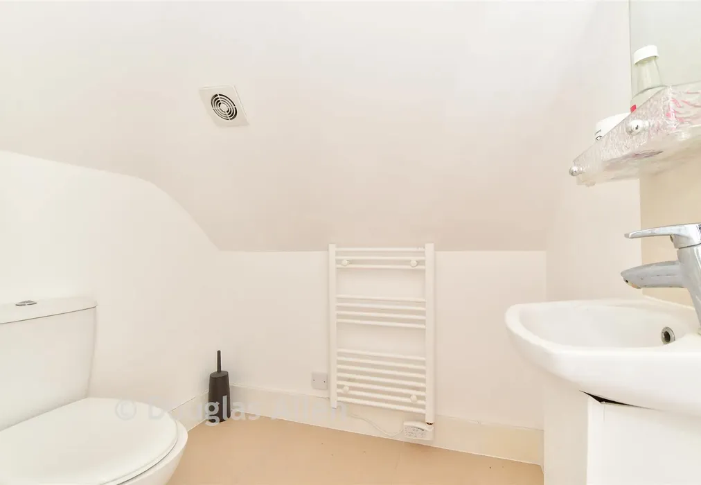 Separate WC - High Street, Barkingside, Ilford, Essex - Wards of Kent