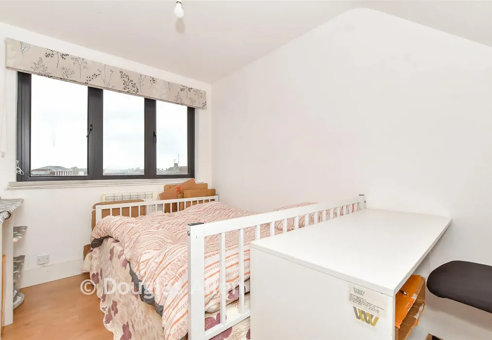 Bedroom 2 - High Street, Barkingside, Ilford, Essex - Wards of Kent