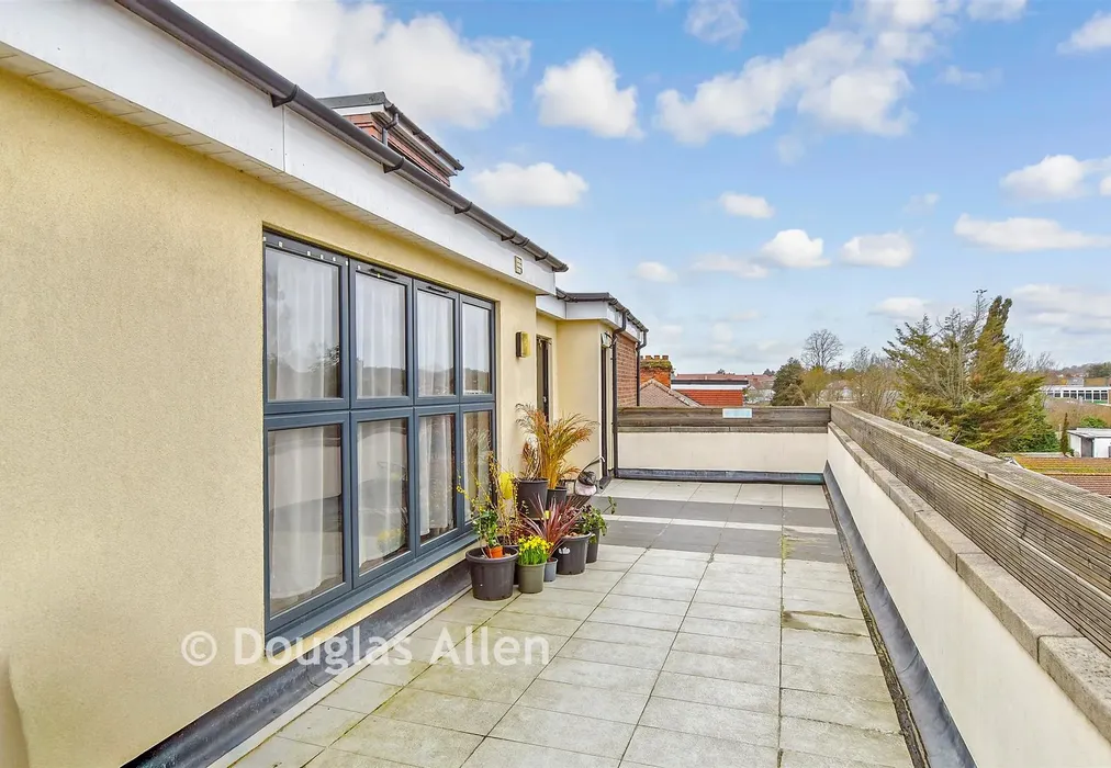 External Feature - High Street, Barkingside, Ilford, Essex - Wards of Kent