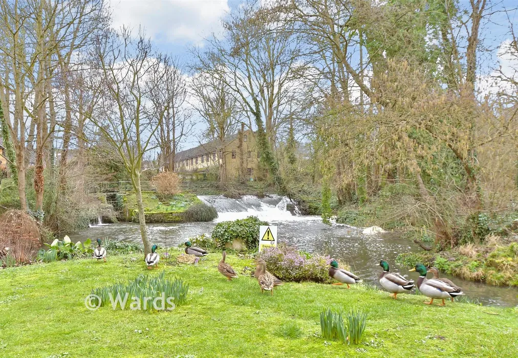 Communal Gardens - Old Mill Close, Eynsford, Kent - Wards of Kent