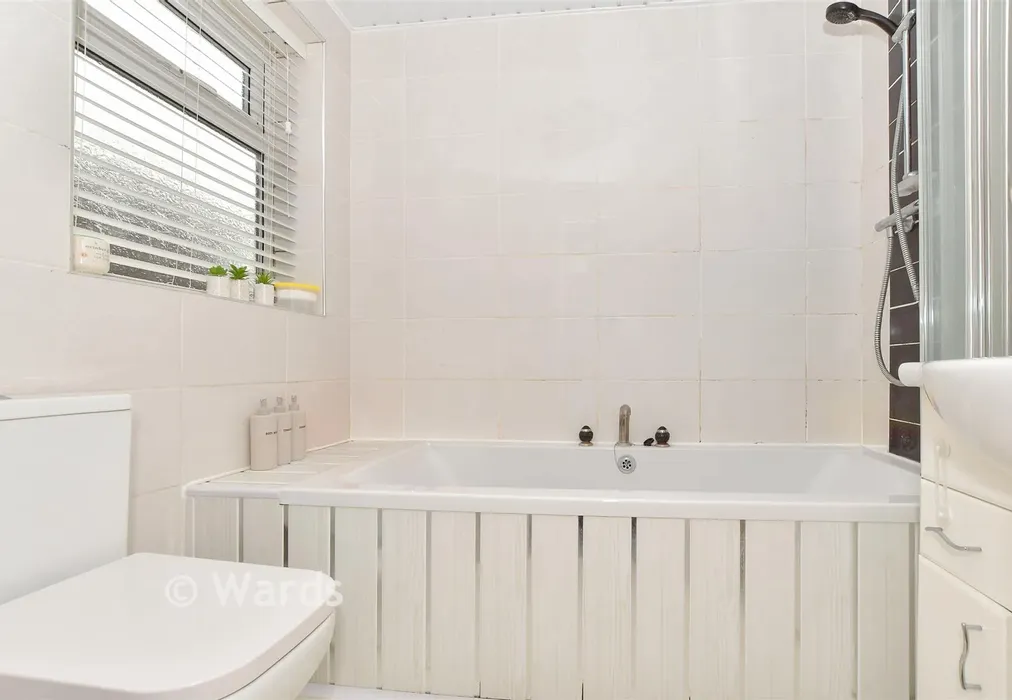 Kitchen - Warden View Gardens, Bayview, Sheerness, Kent - Wards of Kent