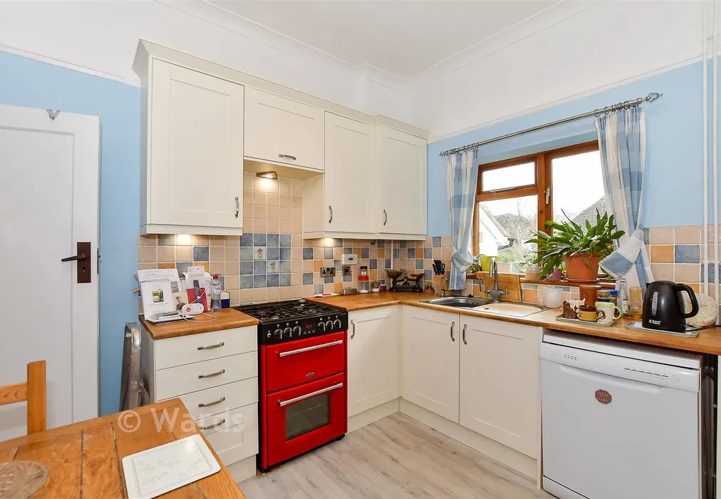 Kitchen - Orchard Drive, Tonbridge, Kent - Wards of Kent