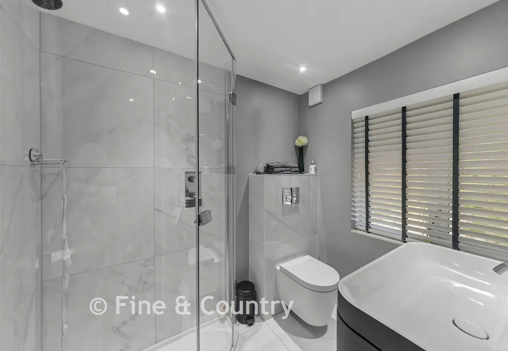 Bathroom - The Ridgeway, Tonbridge, Kent - Wards of Kent
