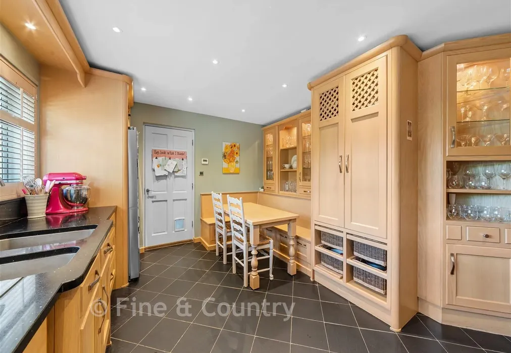 Kitchen - The Ridgeway, Tonbridge, Kent - Wards of Kent