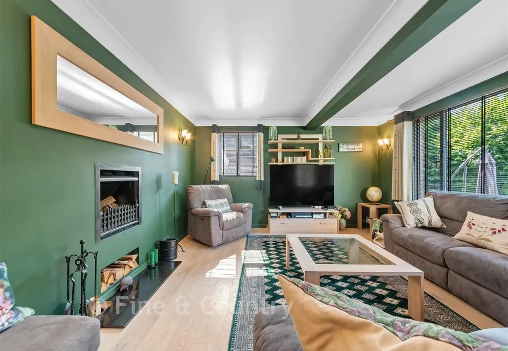 Living - The Ridgeway, Tonbridge, Kent - Wards of Kent