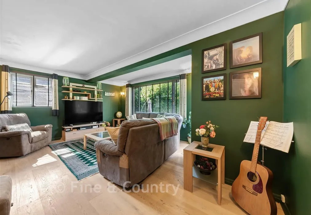 Living - The Ridgeway, Tonbridge, Kent - Wards of Kent