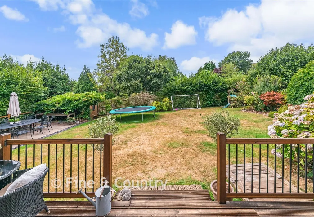 External Garden - The Ridgeway, Tonbridge, Kent - Wards of Kent