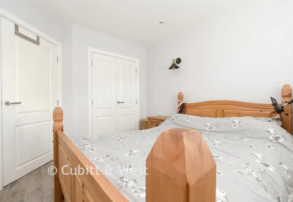 Bedroom - Ladbroke Road, Redhill, Surrey - Wards of Kent