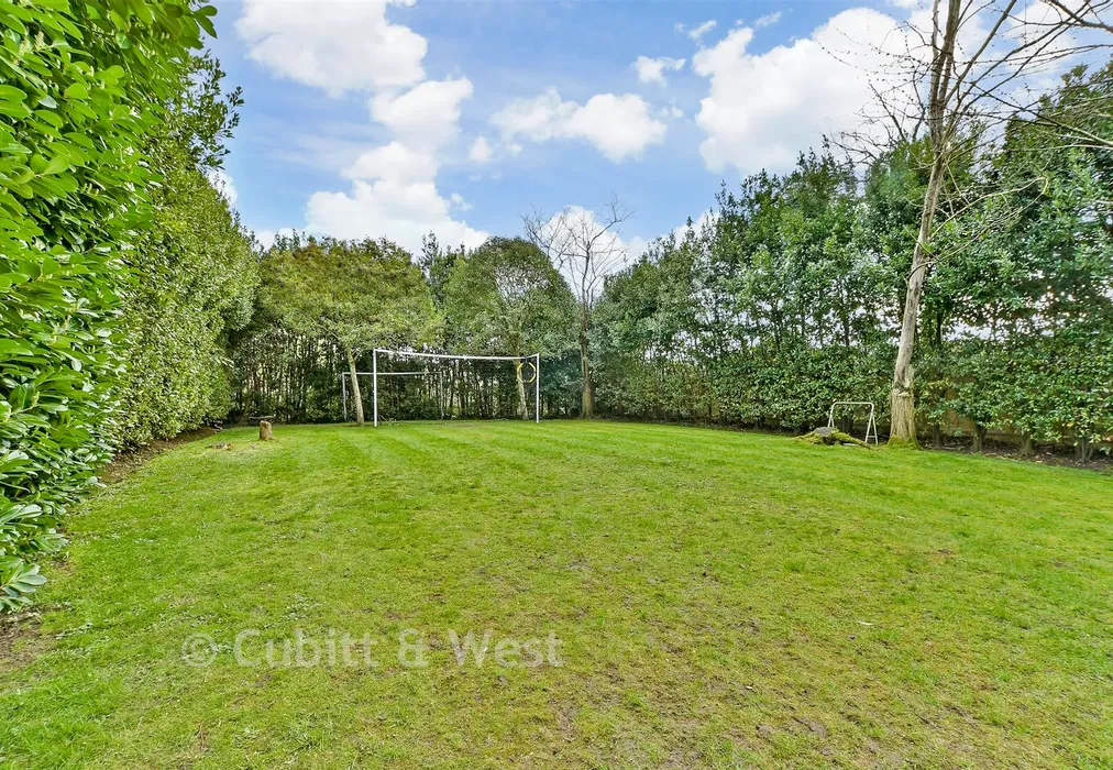 Communal Gardens - Ladbroke Road, Redhill, Surrey - Wards of Kent