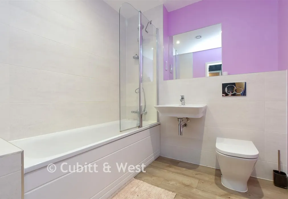 Bathroom - Marketfield Way, Redhill, Surrey - Wards of Kent