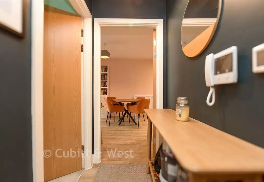 Hallway - Marketfield Way, Redhill, Surrey - Wards of Kent
