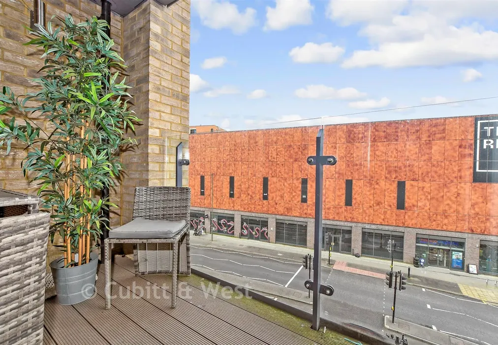 Balcony / Terrace - Marketfield Way, Redhill, Surrey - Wards of Kent