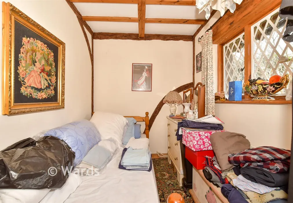 Bedroom 2 - Pilgrims Lane, Chilham, Canterbury, Kent - Wards of Kent