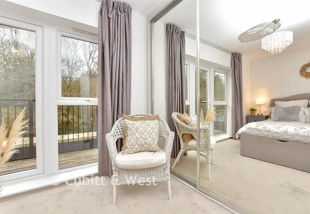 Internal Lifestyle Photograph - Dover Road, Tadworth, Surrey - Wards of Kent