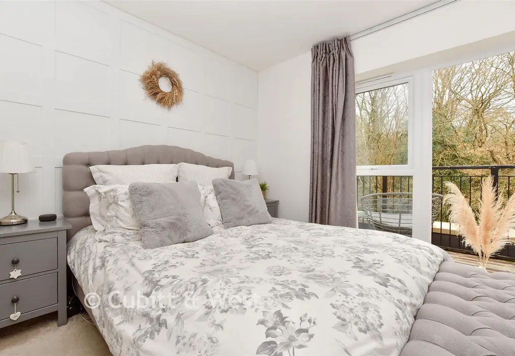 Internal Lifestyle Photograph - Dover Road, Tadworth, Surrey - Wards of Kent